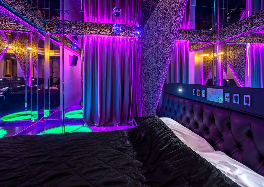 Pole Dancing Room Alfa Hotel